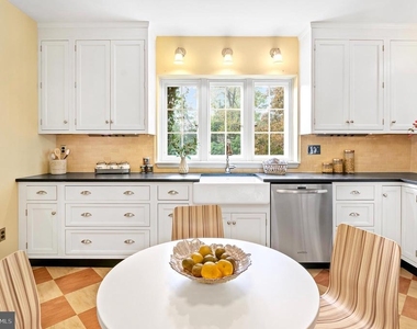 7704 Crossland Road - Photo Thumbnail 17