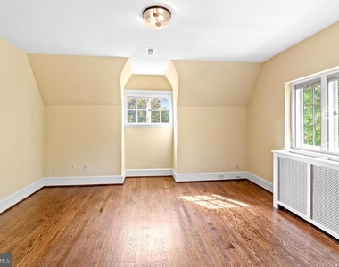 7704 Crossland Road - Photo Thumbnail 37