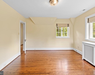7704 Crossland Road - Photo Thumbnail 39