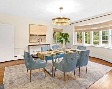 7704 Crossland Road - Photo Thumbnail 12