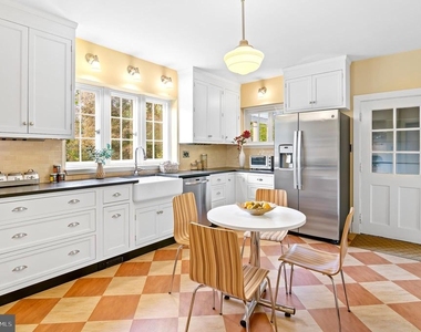 7704 Crossland Road - Photo Thumbnail 15