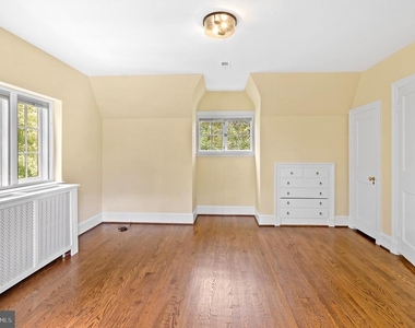 7704 Crossland Road - Photo Thumbnail 36