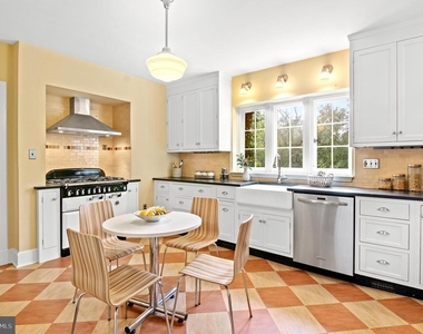 7704 Crossland Road - Photo Thumbnail 16
