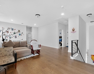1312 Westborough Ln - Photo Thumbnail 12