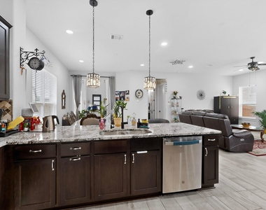 1312 Westborough Ln - Photo Thumbnail 9