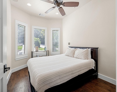 3304 Blue Jay Ln - Photo Thumbnail 29
