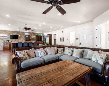 3304 Blue Jay Ln - Photo Thumbnail 12