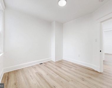 2320 W Lexington Street - Photo Thumbnail 17