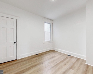 2320 W Lexington Street - Photo Thumbnail 16
