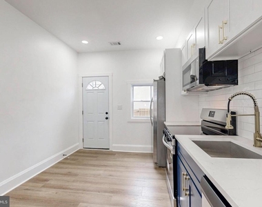 2320 W Lexington Street - Photo Thumbnail 11