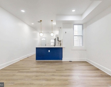 2320 W Lexington Street - Photo Thumbnail 5