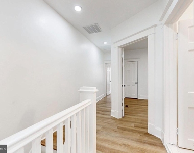 2320 W Lexington Street - Photo Thumbnail 14