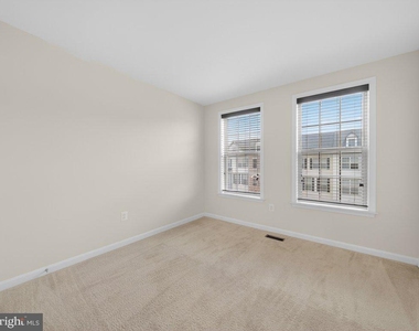 1169 Carinoso Circle - Photo Thumbnail 33