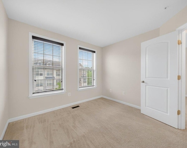 1169 Carinoso Circle - Photo Thumbnail 34