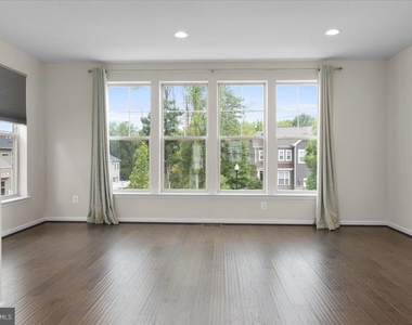 7210 Hartley Lane - Photo Thumbnail 8