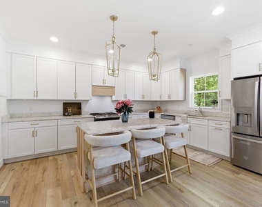 916 Waterview Drive - Photo Thumbnail 14