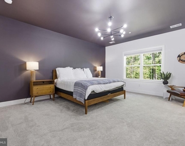 916 Waterview Drive - Photo Thumbnail 5