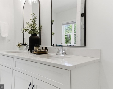 916 Waterview Drive - Photo Thumbnail 2