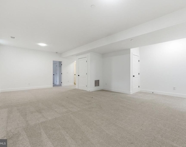 916 Waterview Drive - Photo Thumbnail 17