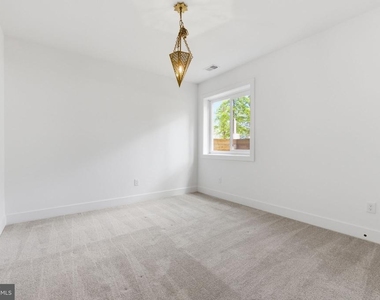 916 Waterview Drive - Photo Thumbnail 16