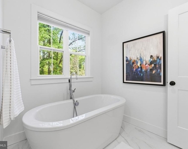 916 Waterview Drive - Photo Thumbnail 3
