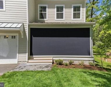 916 Waterview Drive - Photo Thumbnail 8
