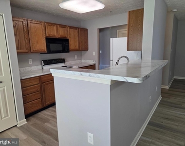 2441 Blue Spring Court - Photo Thumbnail 6