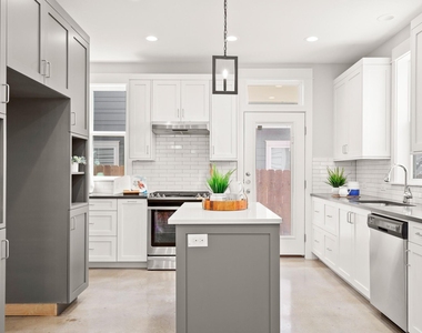 1809 Chestnut - Photo Thumbnail 5