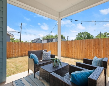 1809 Chestnut - Photo Thumbnail 25