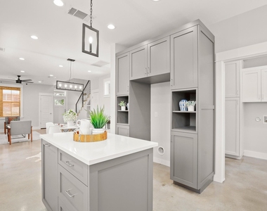 1809 Chestnut - Photo Thumbnail 8