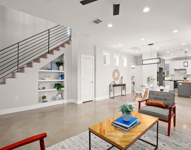 1809 Chestnut - Photo Thumbnail 3
