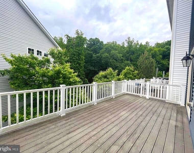 7805 Loblolly Way - Photo Thumbnail 5