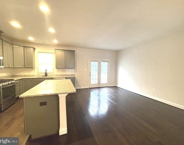 7805 Loblolly Way - Photo Thumbnail 4
