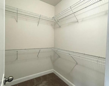 7805 Loblolly Way - Photo Thumbnail 10