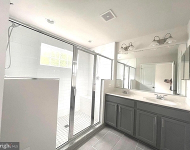 7805 Loblolly Way - Photo Thumbnail 8