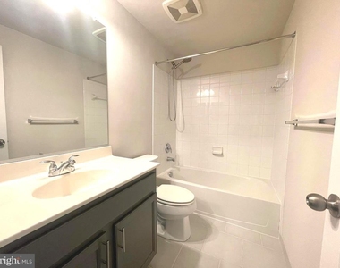 7805 Loblolly Way - Photo Thumbnail 11