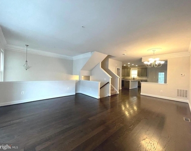 7805 Loblolly Way - Photo Thumbnail 2