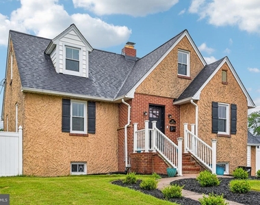 105 Dinsmore Avenue - Photo Thumbnail 2