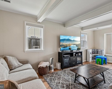 105 Dinsmore Avenue - Photo Thumbnail 7
