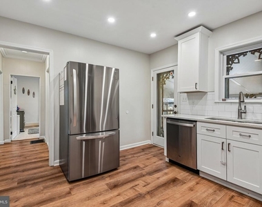 105 Dinsmore Avenue - Photo Thumbnail 13