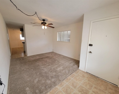 5806 Nassau Dr - Photo Thumbnail 4