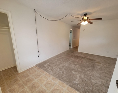 5806 Nassau Dr - Photo Thumbnail 2