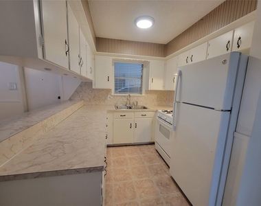 5806 Nassau Dr - Photo Thumbnail 15