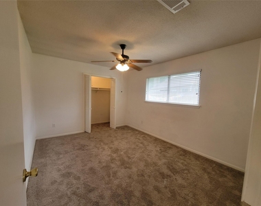 5806 Nassau Dr - Photo Thumbnail 7