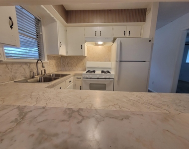 5806 Nassau Dr - Photo Thumbnail 16