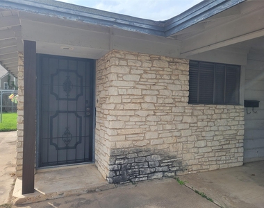 5806 Nassau Dr - Photo Thumbnail 1