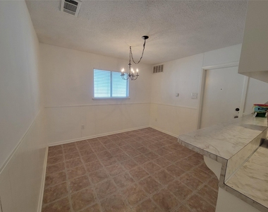 5806 Nassau Dr - Photo Thumbnail 11