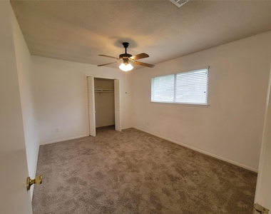 5806 Nassau Dr - Photo Thumbnail 6