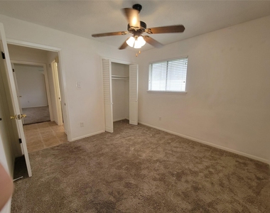 5806 Nassau Dr - Photo Thumbnail 10