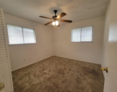 5806 Nassau Dr - Photo Thumbnail 9